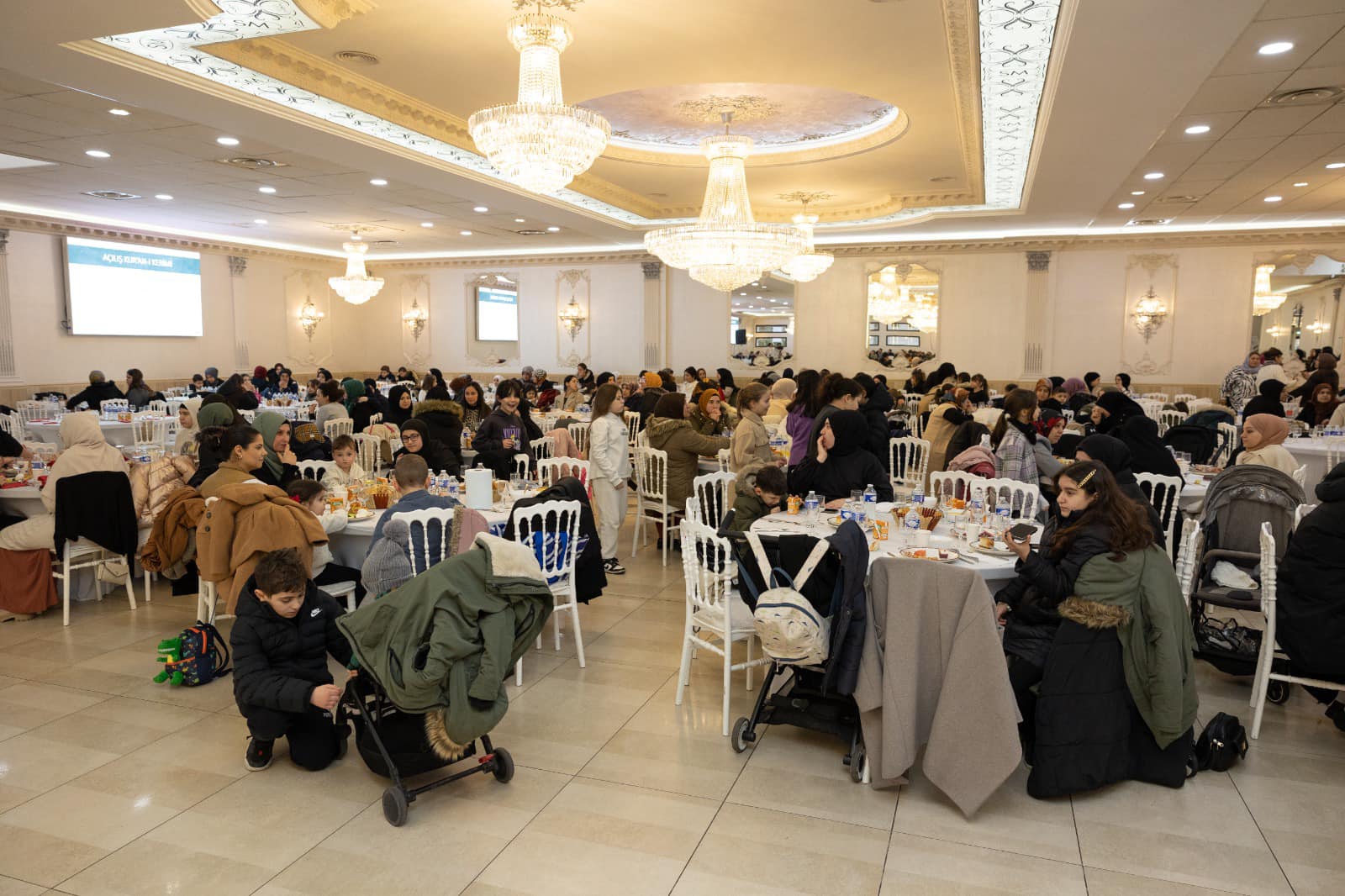 La rencontre des familles autour d’un petit-déjeuner