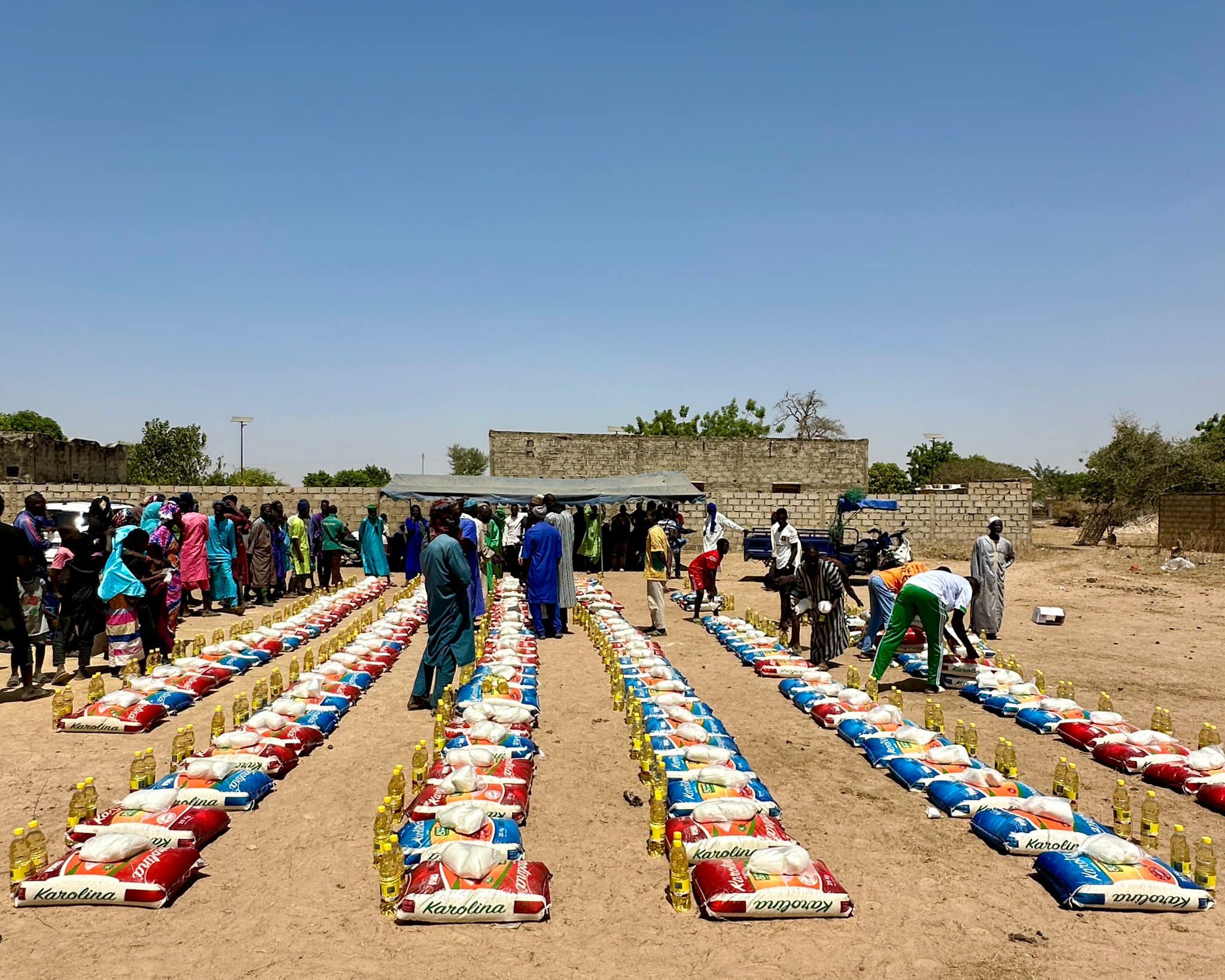 Nos Colis Alimentaires Sont Actuellement En Cours De Distribution à Travers Le Monde