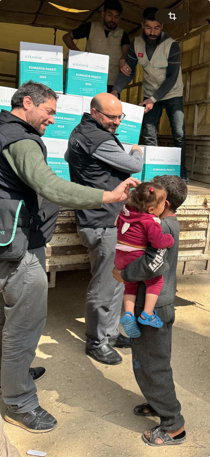 Nos Colis Alimentaires Sont Actuellement En Cours De Distribution à Travers Le Monde