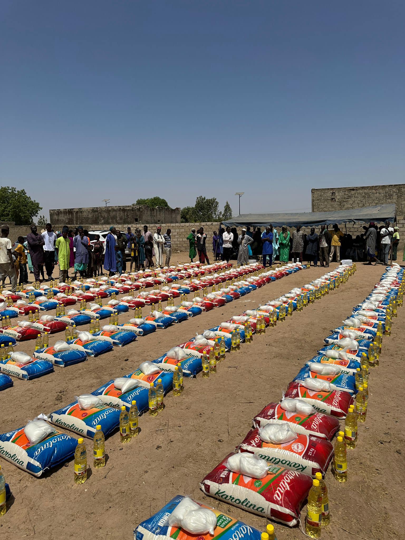 Nos Colis Alimentaires Sont Actuellement En Cours De Distribution à Travers Le Monde