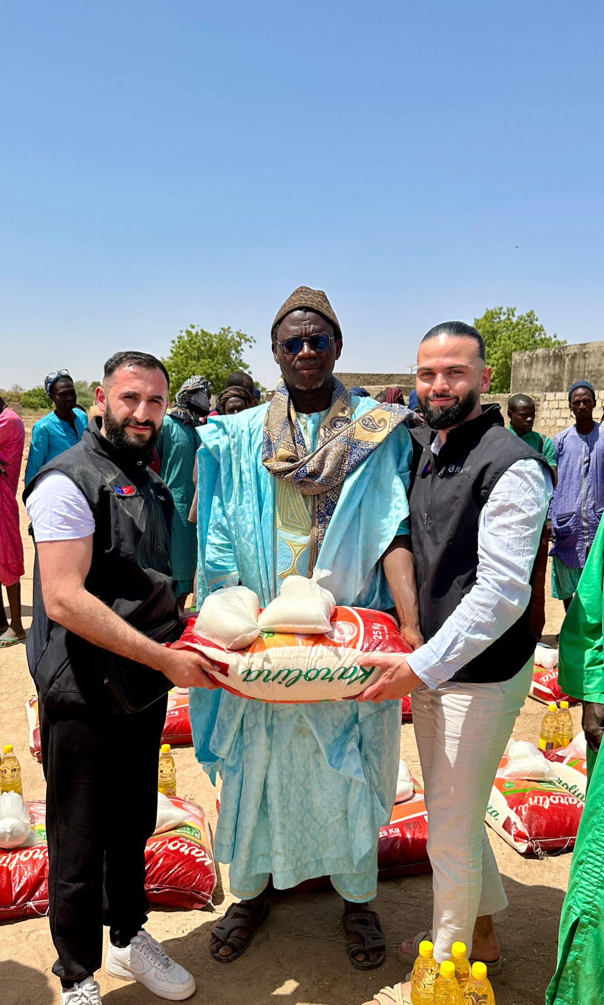 Nos Colis Alimentaires Sont Actuellement En Cours De Distribution à Travers Le Monde