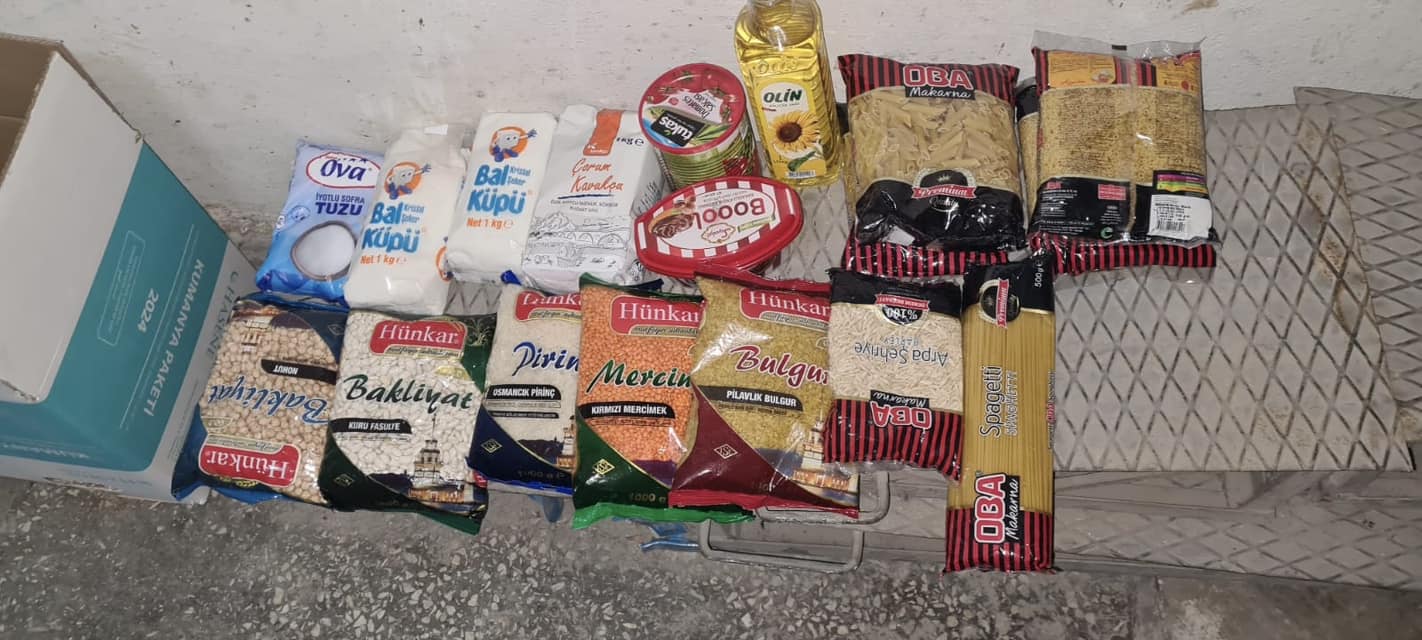 Nos Colis Alimentaires Sont Actuellement En Cours De Distribution à Travers Le Monde