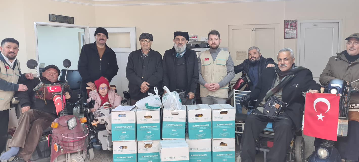 Nos Colis Alimentaires Sont Actuellement En Cours De Distribution à Travers Le Monde
