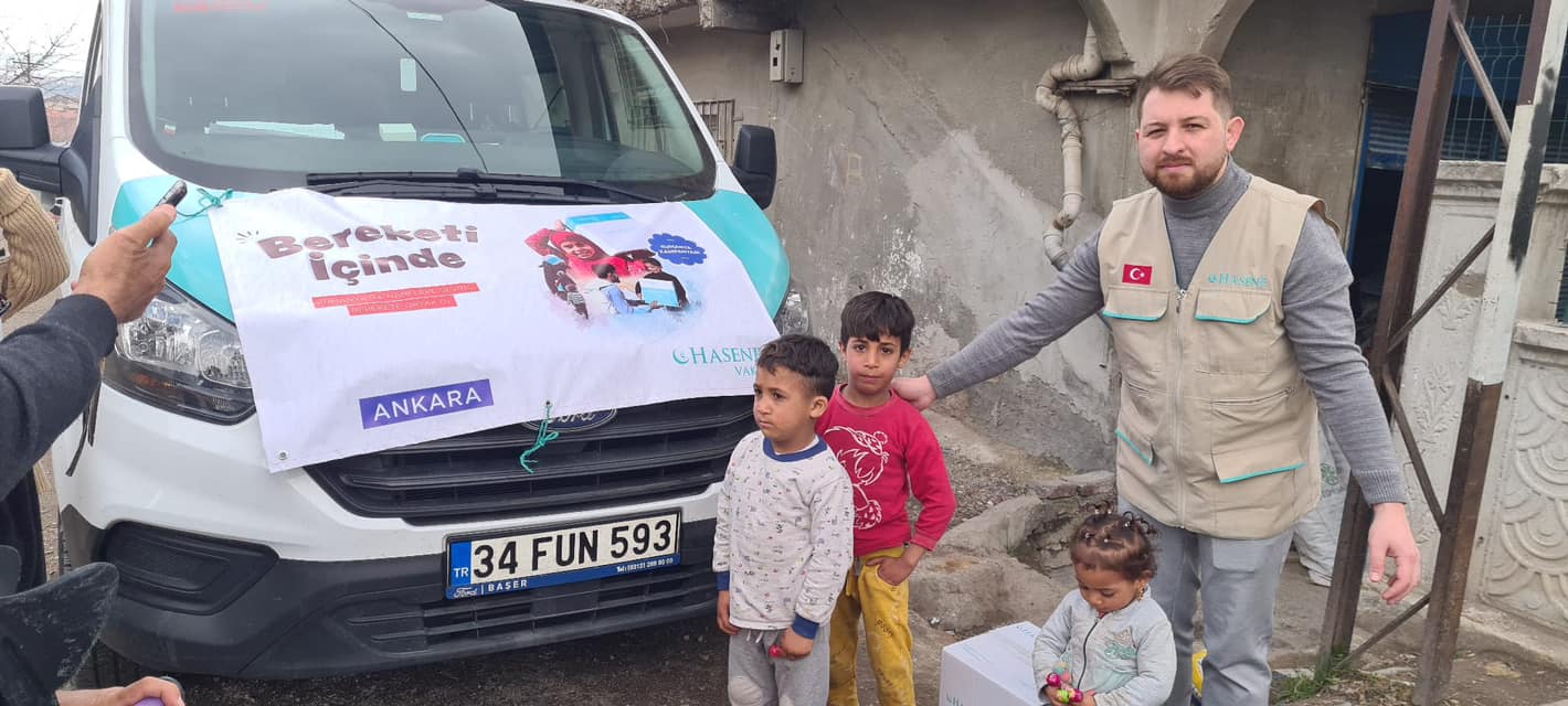 Nos Colis Alimentaires Sont Actuellement En Cours De Distribution à Travers Le Monde