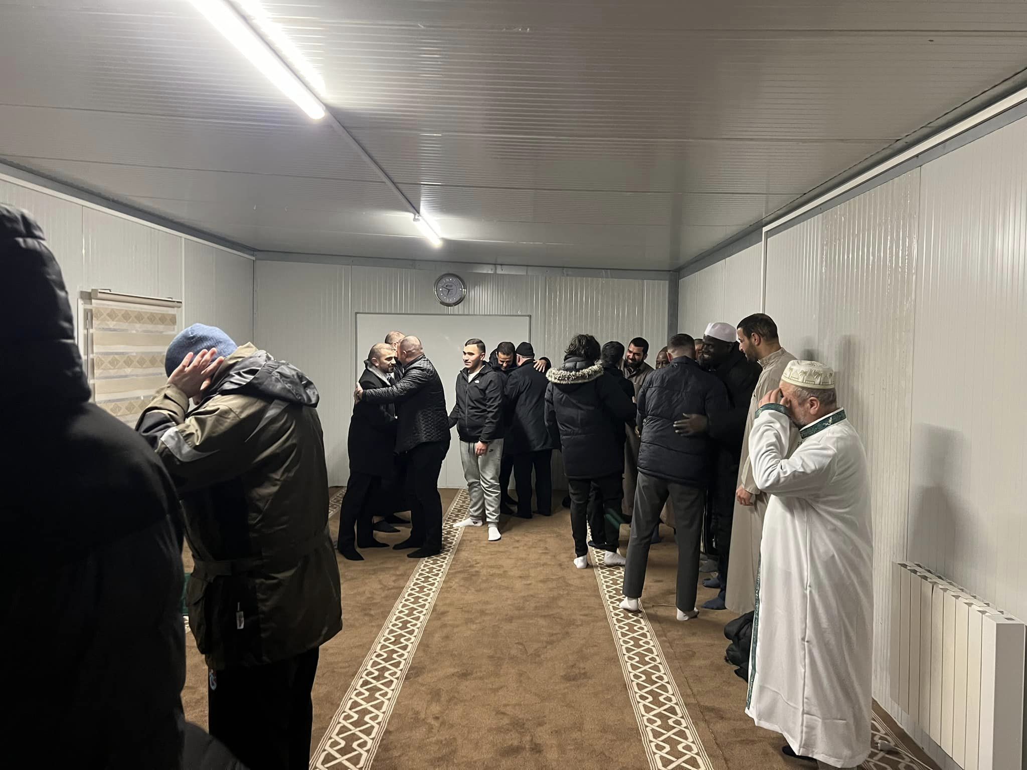 Sarcelles Camileri Arasında Sabah Namazı