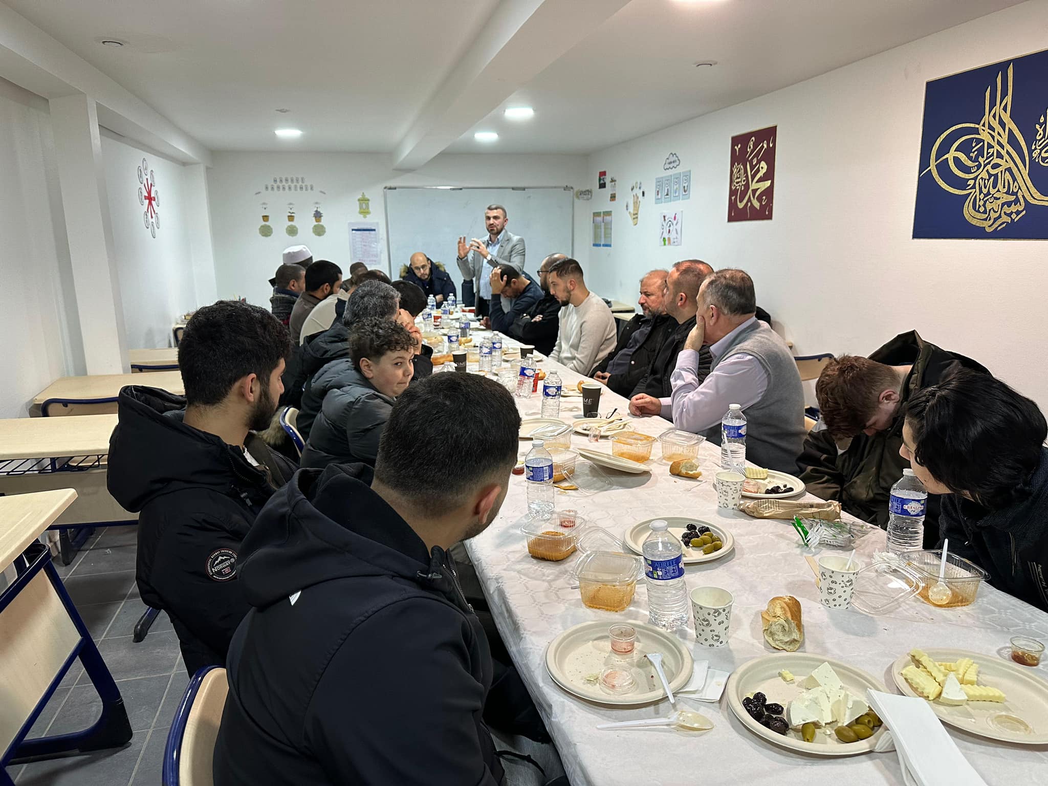 Sarcelles Camileri Arasında Sabah Namazı