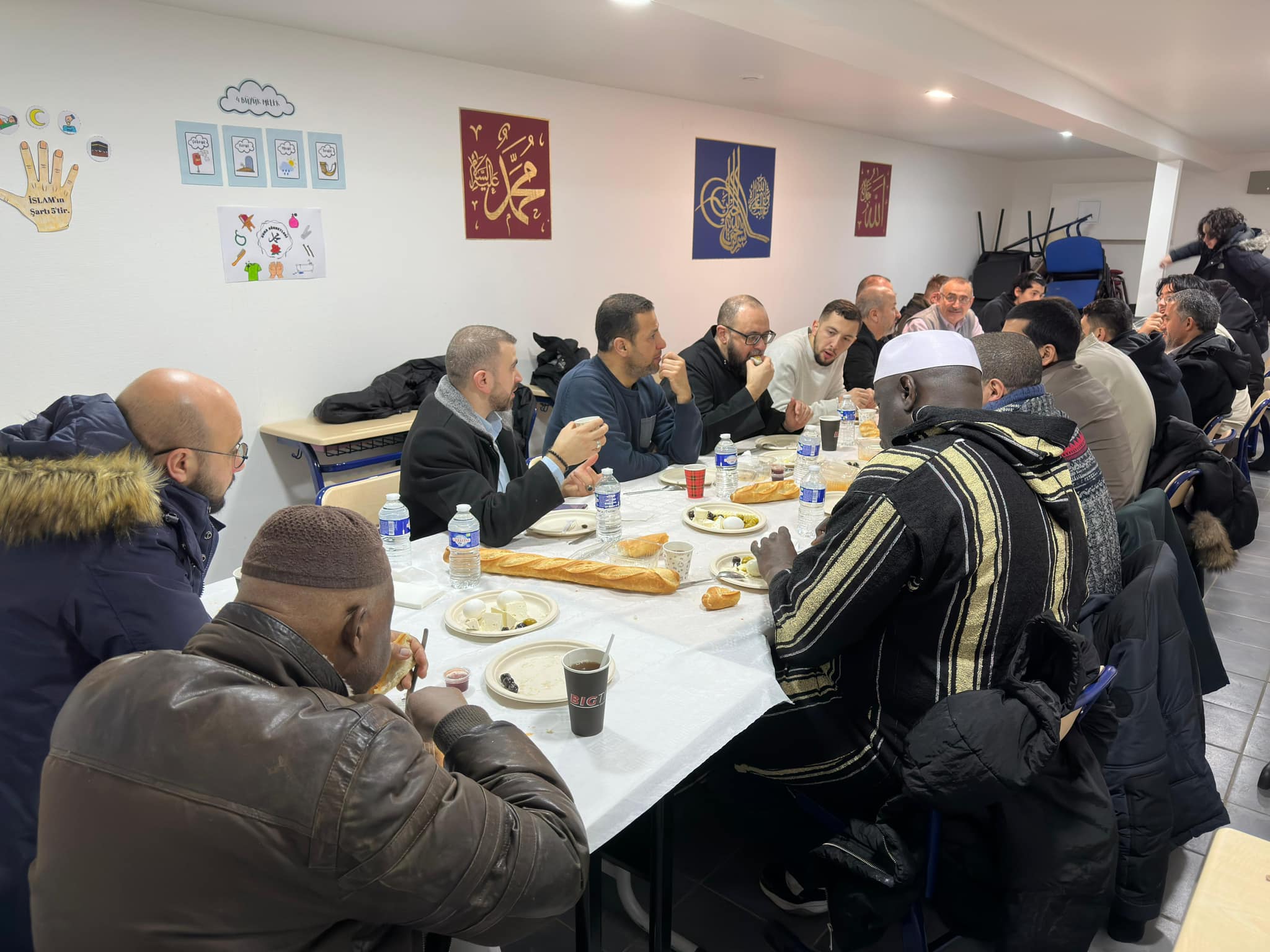 Sarcelles Camileri Arasında Sabah Namazı