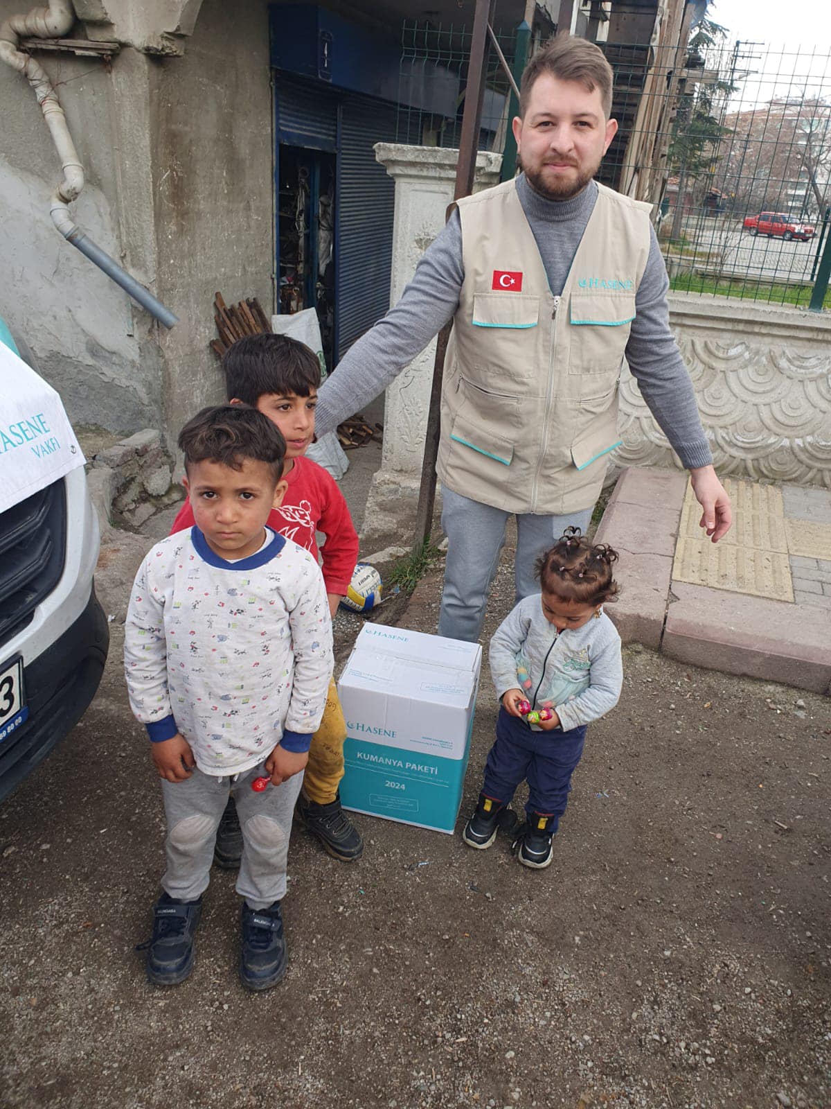 Nos Colis Alimentaires Sont Actuellement En Cours De Distribution à Travers Le Monde