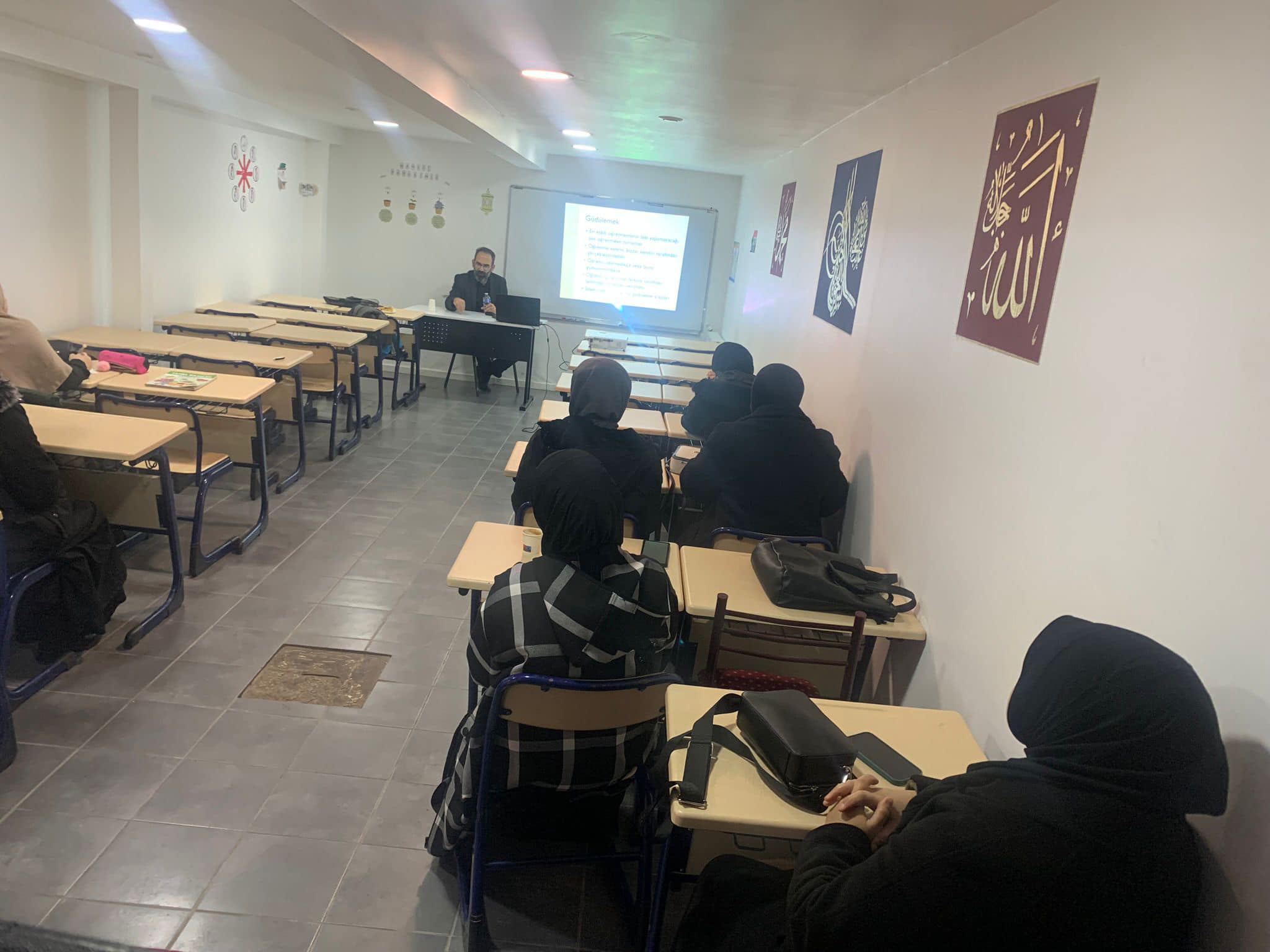 Réunion mensuelle habituelle des enseignants