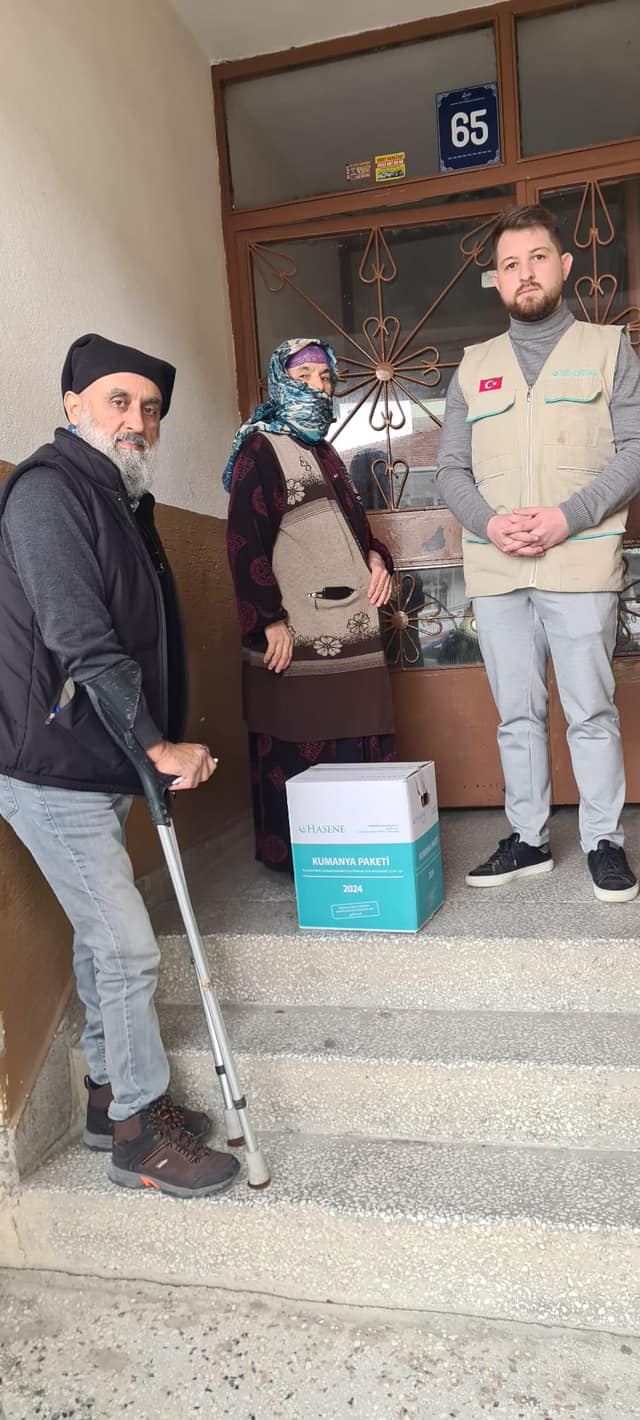 Nos Colis Alimentaires Sont Actuellement En Cours De Distribution à Travers Le Monde