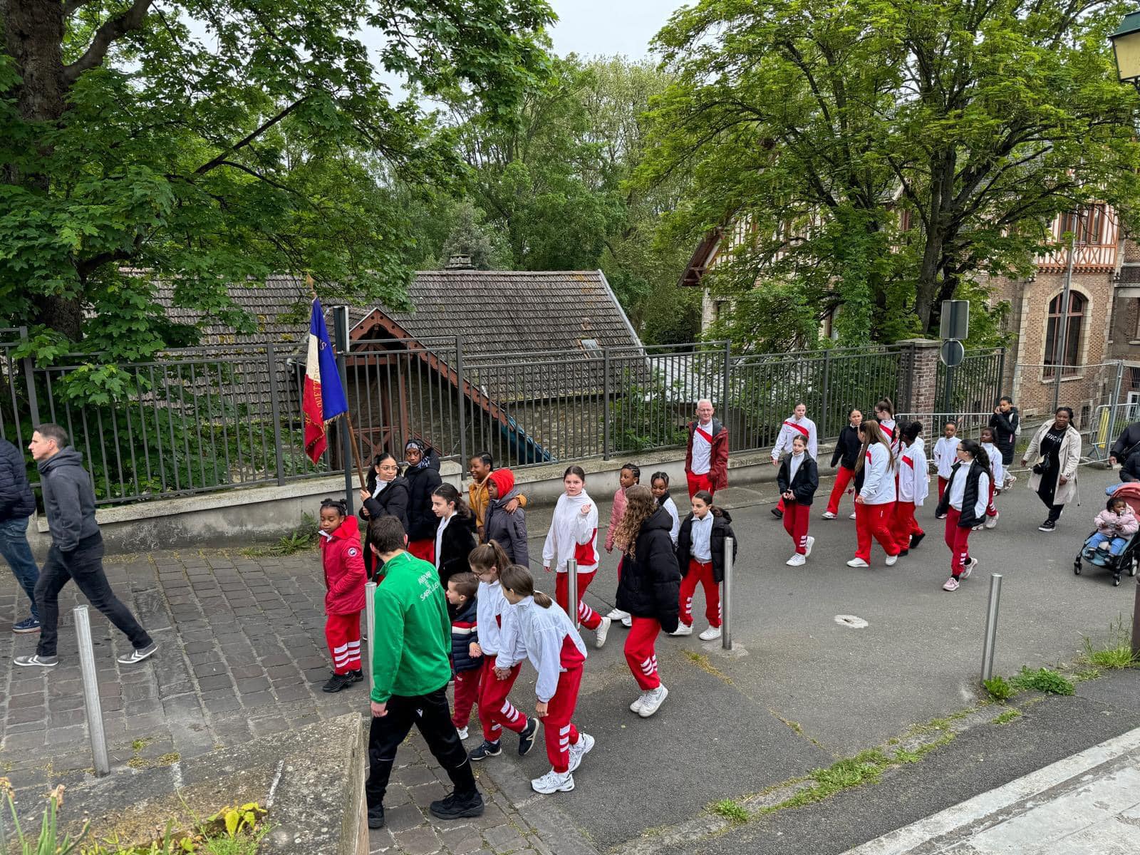 Participation à la Cérémonie commémorative du 79e anniversaire de la victoire du 8 mai 1945
